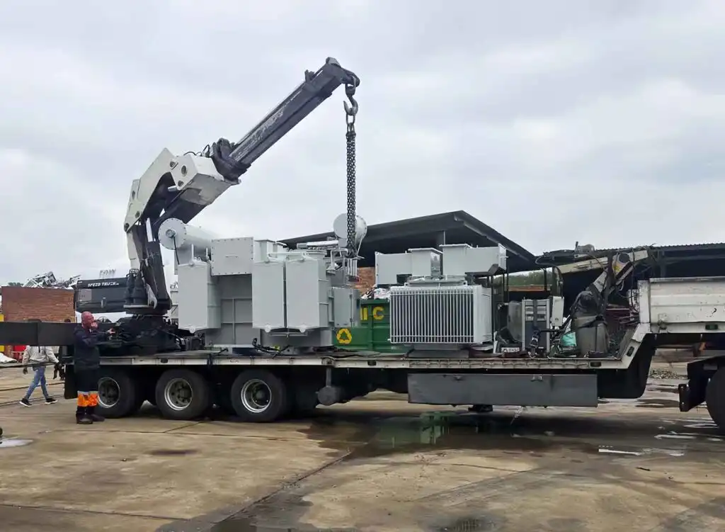 Loading the transformer for site delivery Oil-immersed transformer for South Africa's grid being loaded